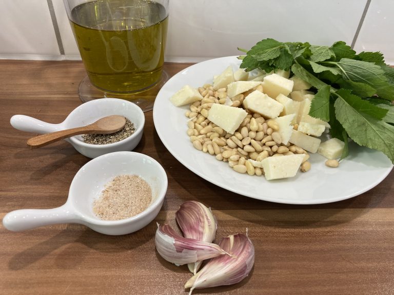 Giersch-Zitronenmelisse Pesto - Von-draussen.blog